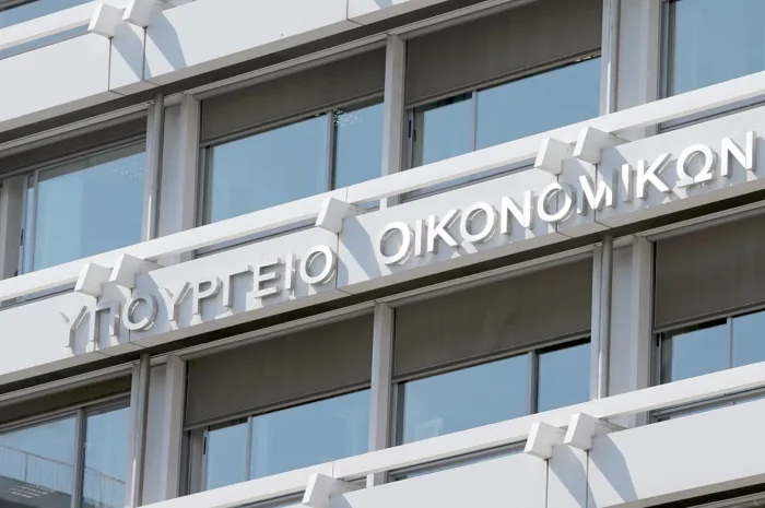 Ποιοι είναι οι 83 φόροι που έχει μειώσει η κυβέρνηση από το 2019 – Σε ποιες περιπτώσεις μειώθηκε ο ΦΠΑ