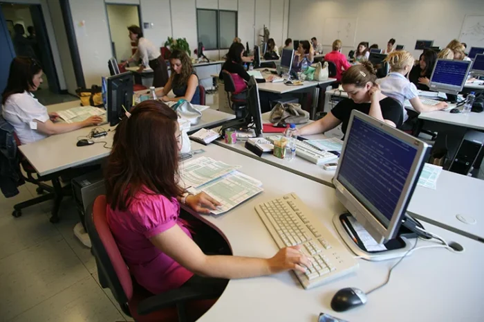 Έρχονται 148.500 νέες προσλήψεις στο Δημόσιο – Τι προβλέπει το Δημοσιονομικό Πρόγραμμα για μισθούς, συντάξεις και τιμές έως το 2029
