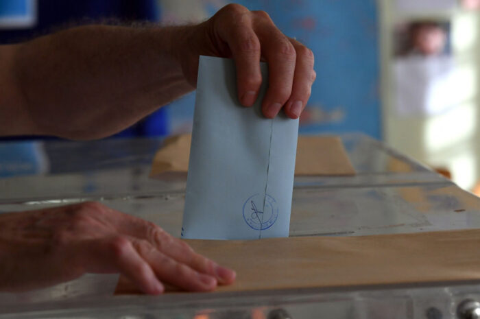 Metron Analysis: Μπροστά με διαφορά η Νέα Δημοκρατία, όλα τα υπόλοιπα κόμματα κάτω από το 10%