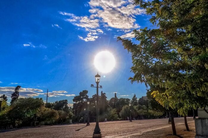 Καιρός: Αίθριος με τοπικές νεφώσεις στα δυτικά και τα νότια – Άνοδος της θερμοκρασίας