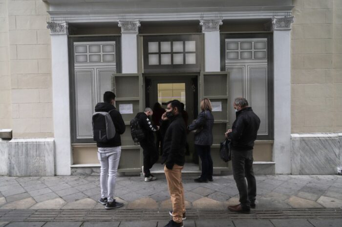 Τράπεζες: Συνδρομές… με το ζόρι