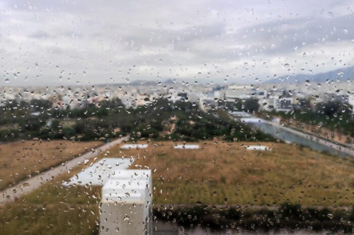 «Κόκκινος» συναγερμός σήμερα για επικίνδυνα καιρικά φαινόμενα