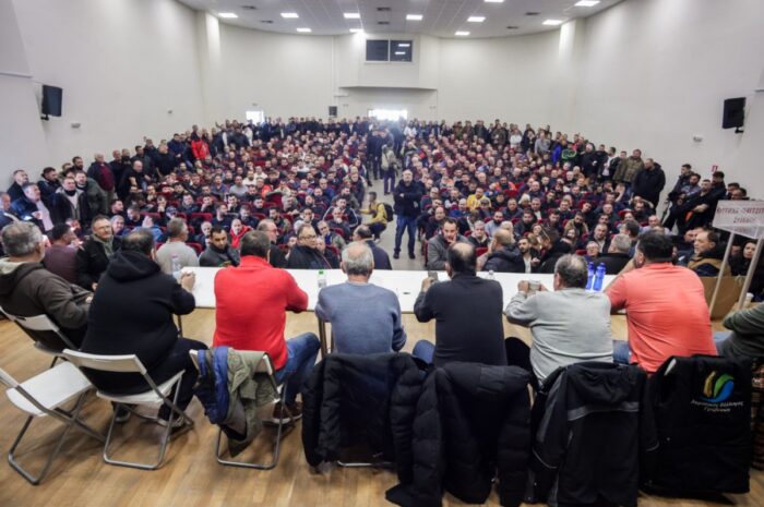 «Η κυβέρνηση υπονομεύει την κουβέντα» καταγγέλλουν οι αγρότες – Εμπλοκή λίγο πριν τη συνάντηση με Μητσοτάκη