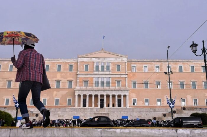 Καιρός: Ισχυρές βροχές και καταιγίδες σε ολόκληρη τη χώρα – Πτώση της θερμοκρασίας