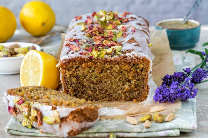 Κέικ αμυγδάλου με γεύση βερίκοκο