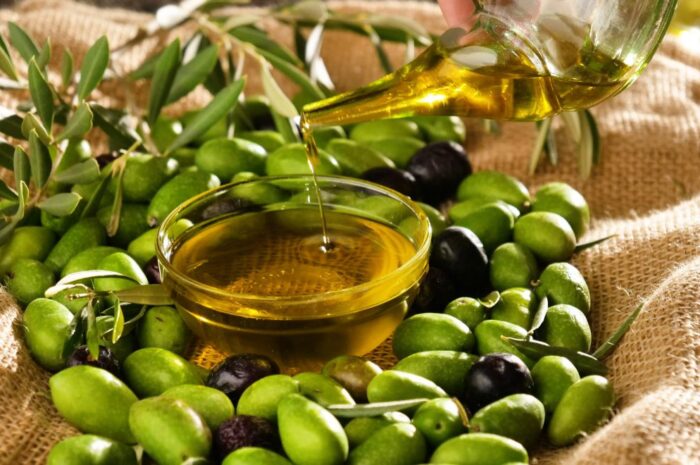 Γιατί δεν μπορείς να φτιάξεις ελαιόλαδο στο σπίτι (με ελιές από τη λαϊκή)