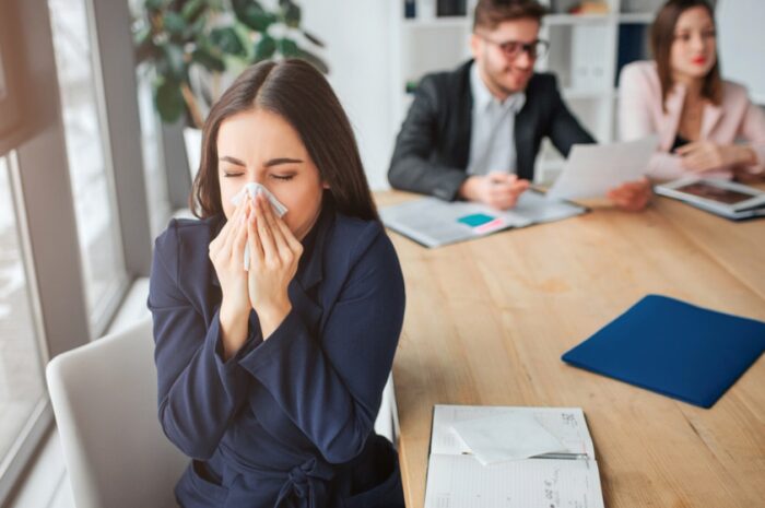 Γρίπη: Πόσο εύκολα κολλάει σε έναν κλειστό χώρο; Πείραμα δίνει μια απροσδόκητη απάντηση