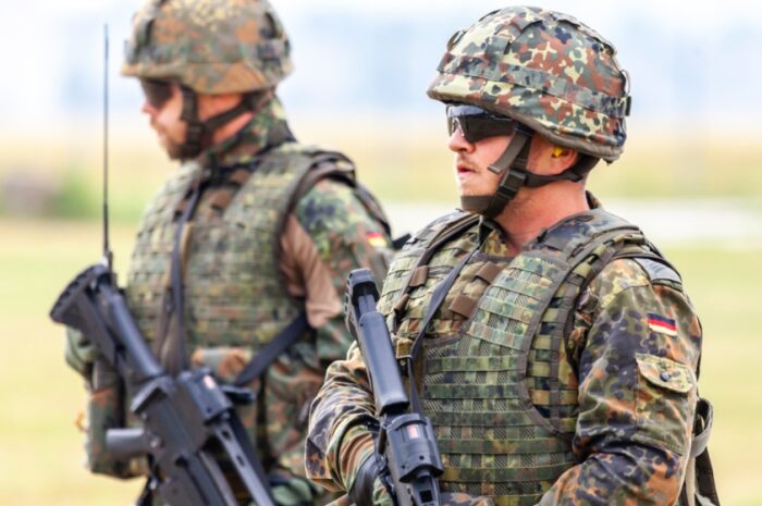 Η Γερμανία στέλνει 13 στρατιώτες στη Γροιλανδία, για «διερεύνηση πιθανής συνεισφοράς στην ασφάλεια»