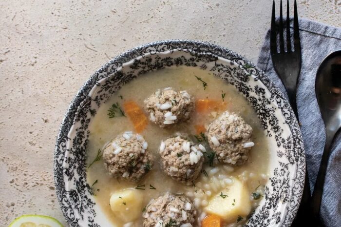 Εύκολα γιουβαρλάκια σούπα