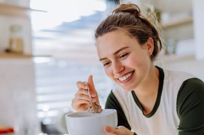 10 τρόφιμα που θεωρούνται υγιεινά αλλά είναι «βόμβες» θερμίδων, ζάχαρης και αλατιού