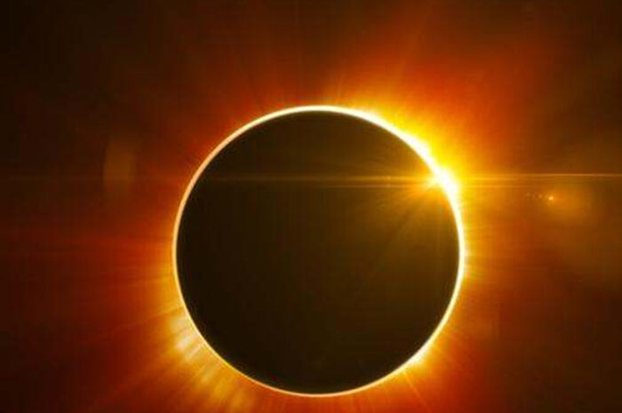 Ολική έκλειψη ηλίου στην Ευρώπη μετά από 27 χρόνια