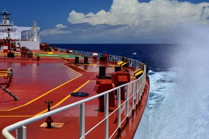 Η Ελλάδα καταδικάζει τις επιθέσεις στα πλοία ελληνικών συμφερόντων – Δύο Έλληνες στο πλήρωμα του ενός