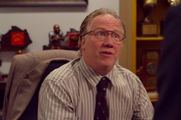 Τίμοθι Μπάσφιλντ: Αφαιρέθηκε από νέα ταινία της Amazon μετά τις κατηγορίες για σεξουαλική κακοποίηση ανηλίκων