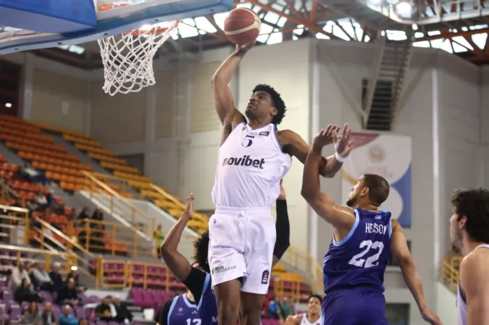 «Γηραιός» από ατσάλι: Ο Ηρακλής διέλυσε τη Μύκονο και πέταξε για τα ημιτελικά!