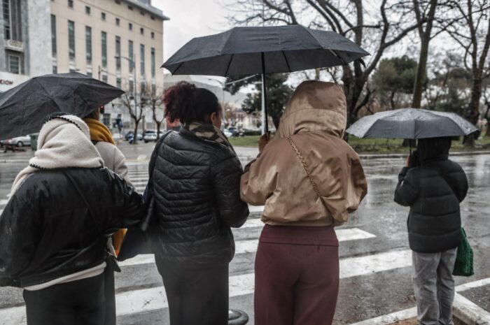 Τοπικές βροχές στα ηπειρωτικά και άνοδος της θερμοκρασίας – Καταιγίδες στο Ιόνιο και χιόνια στα ορεινά