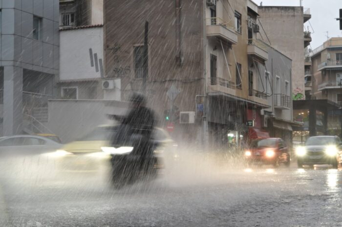 Κακοκαιρία σαρώνει τη χώρα – Λασποβροχές, χαλάζι και ισχυροί άνεμοι