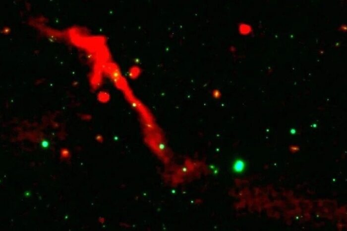 Αστρονόμοι κατέγραψαν μια ανενεργή μαύρη τρύπα να «ξυπνά» μετά από 100 εκατομμύρια χρόνια