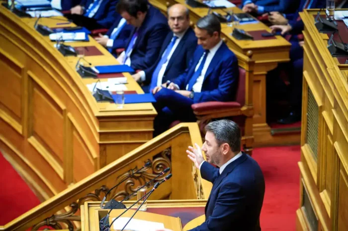 Μητσοτάκης σε Ανδρουλάκη: Να μετρηθούμε στη Βουλή για το κράτος δικαίου – «Δεν σέβεστε τη δικαιοσύνη», τον κατηγόρησε ο Πρόεδρος του ΠΑΣΟΚ