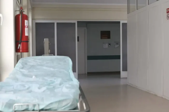 Χίος: Χτύπησε με πέτρα στο κεφάλι την 19χρονη σύντροφό του και αναζητείται – Γνωστός στις αρχές ο δράστης