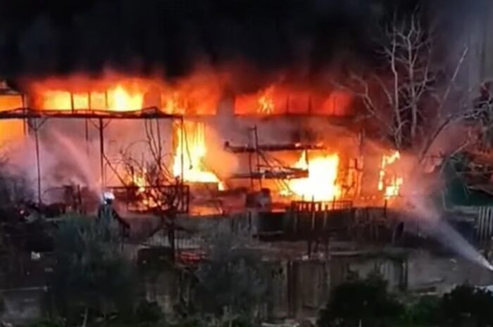 Φωτιά σε βιοτεχνία κεριών στη Χαλκίδα: Νεκρή η μία από τις δύο γυναίκες που βρίσκονταν στο κτίριο – Σώθηκε η αδελφή της