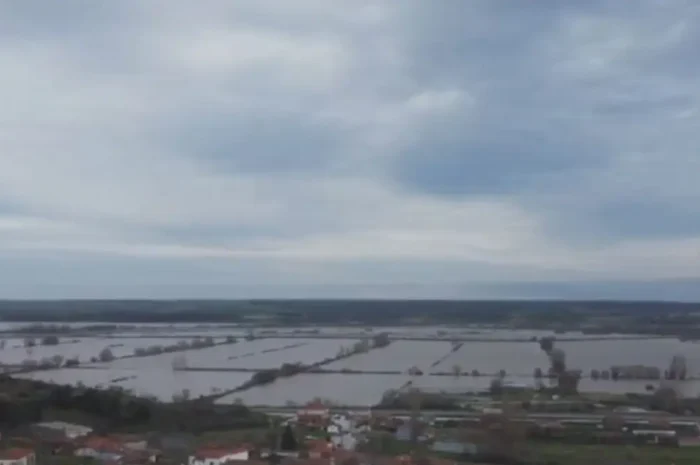 Σε «Red Code» ο Έβρος από τις πλημμύρες: Μήνυμα 112 στα Λάβαρα για την υπερχείλιση του ποταμού