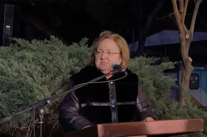 Τέμπη: Η Γιάννα Βούλγαρη, μητέρα του ενός μηχανοδηγού της εμπορικής αμαξοστοιχίας ξέσπασε: «Το παιδί μου λοιδορήθηκε όσο τίποτε»