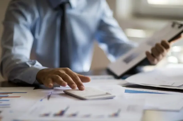 Χρέη στους δήμους: «Παγώνουν» κατασχέσεις για οφειλές άνω των 10.000 ευρώ μέσω Εξωδικαστικού