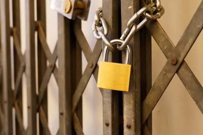 ΕΛΣΤΑΤ: 557 επιχειρήσεις έβαλαν «λουκέτο» το 2025