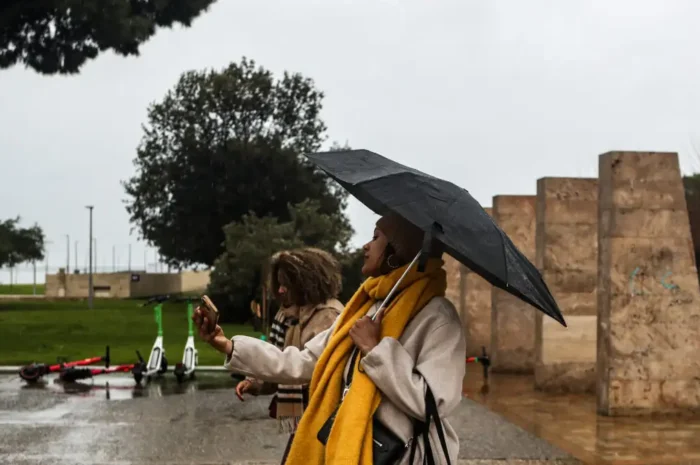 Καιρός σήμερα: Τοπικές βροχές και ισχυροί άνεμοι στο Αιγαίο