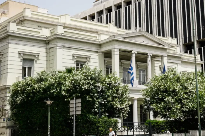 ΥΠΕΞ για τις επιθέσεις στο Ιράν: «Παρακολουθούμε τις εξελίξεις, ενεργοποιήσαμε τη Μονάδα Διαχείρισης Κρίσεων»