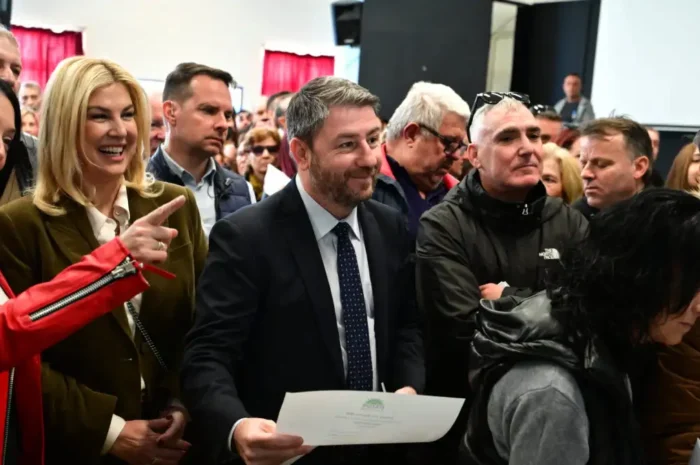 ΠΑΣΟΚ: Και τώρα συνέδριο – Οι κορυφαίοι περιμένουν τα αποτελέσματα και τον Ανδρουλάκη στη γωνία