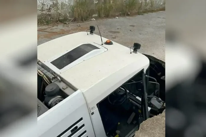 Γιάννενα: Δρόμος υποχώρησε και «κατάπιε» απορριμματοφόρο – Δεν τραυματίστηκε ο οδηγός