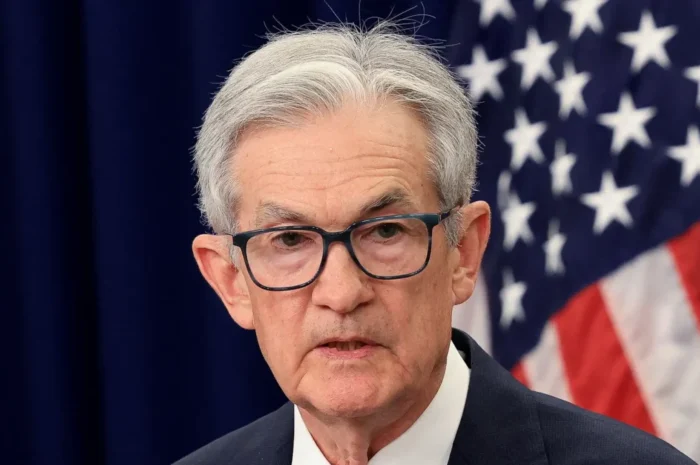 Η Fed «ζυγίζει» τις επιπτώσεις από το πετρελαϊκό σοκ και αναμένεται να διατηρήσει σταθερά τα επιτόκια μέχρι νεωτέρας