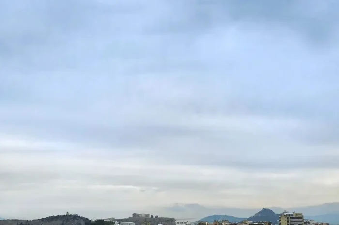 Καιρός σήμερα: «Διπρόσωπος» με βροχές και ηλιοφάνεια – Στους 19 βαθμούς η θερμοκρασία