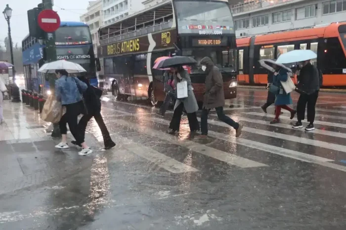 Καιρός σήμερα: Τοπικές βροχές και καταιγίδες με τη θερμοκρασία έως τους 20 βαθμούς – Αναλυτική πρόγνωση