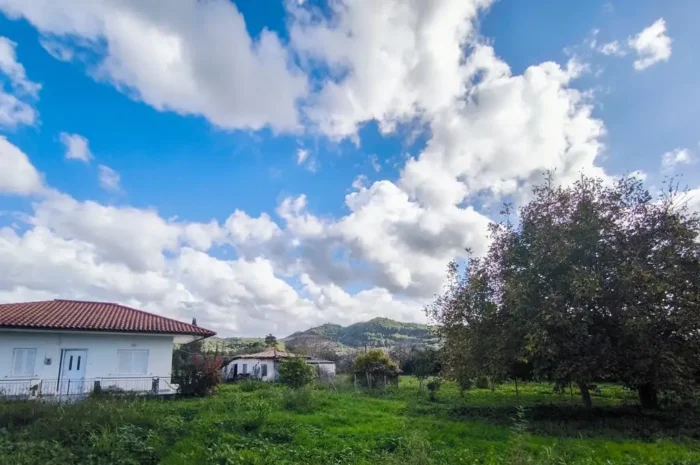 Καιρός σήμερα: Ηλιοφάνεια με λίγα σύννεφα και τοπικές βροχές – Στους 20 βαθμούς η θερμοκρασία