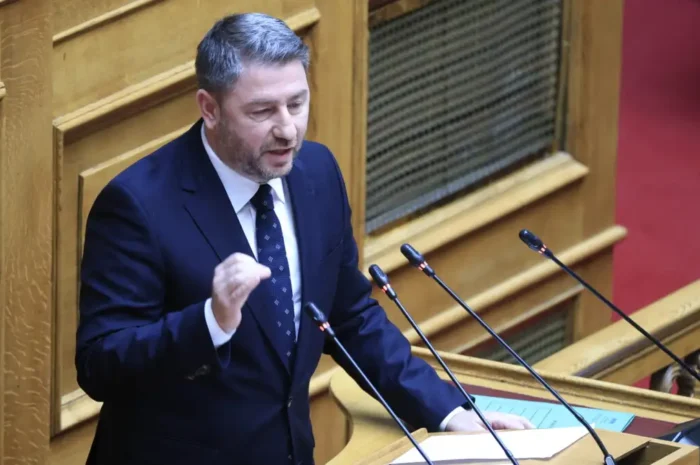 Στο τραπέζι και η πρόταση δυσπιστίας από το ΠΑΣΟΚ