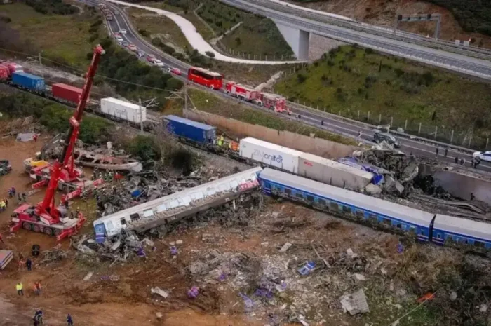 Τέμπη: Η ώρα της δικαιοσύνης για τη σιδηροδρομική τραγωδία – 36 κατηγορούμενοι απέναντι στους συγγενείς των 57 θυμάτων