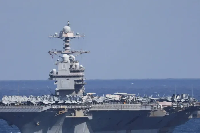 New York Times: Φωτιά στο αεροπλανοφόρο USS Gerald Ford έκαιγε για 30 ώρες – Στο πάτωμα κοιμούνται εκατοντάδες ναύτες