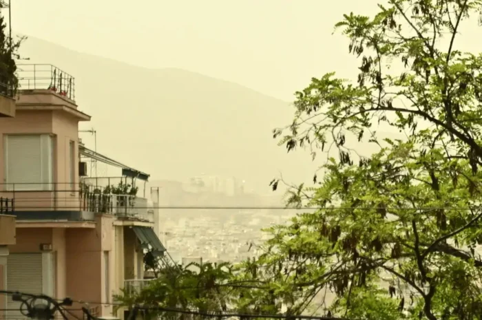 Καιρός – Κολυδάς: Μέχρι την Παρασκευή αφρικανική σκόνη και λασποβροχές «σαρώνουν» την χώρα