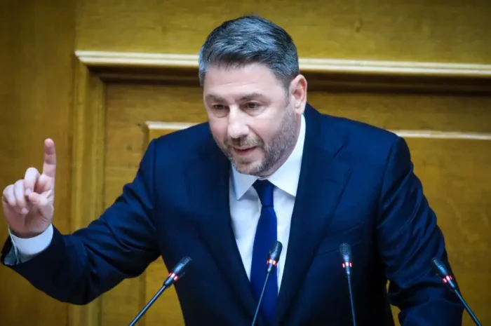 Το ΠΑΣΟΚ υπερψηφίζει την άρση ασυλίας: Στο μικροσκόπιο η στάση των «γαλάζιων» βουλευτών