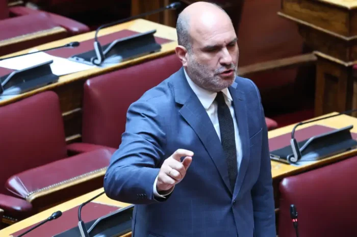 Δημήτρης Μαρκόπουλος: Δεν θα περιφέρω τα πτυχία μου για να ικανοποιηθεί ο βούρκος