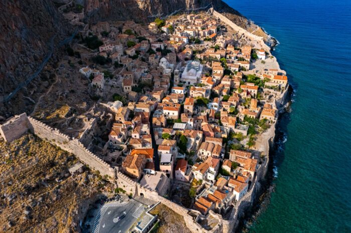 Μονεμβασιά: Το πέτρινο κάστρο του χρόνου στο Αιγαίο