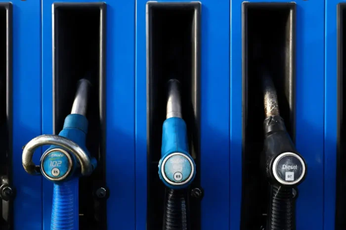 Παροδική η μείωση στις τιμές των καυσίμων – Έρχονται νέες αυξήσεις στην αντλία