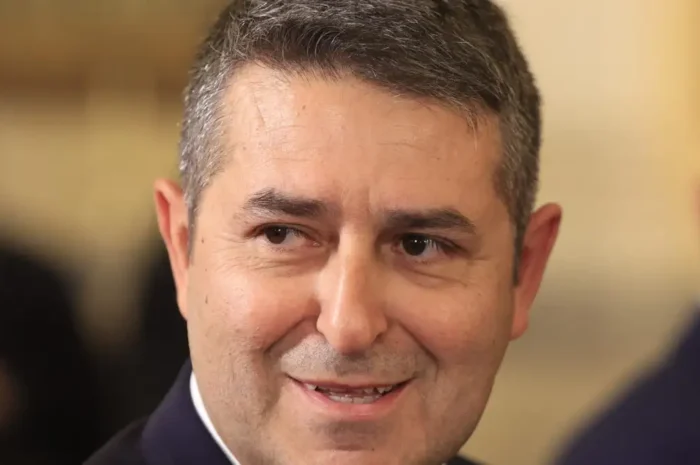 Γιώργος Μυλωνάκης: Παραμένει στη ΜΕΘ για 8η ημέρα – Κρίσιμη αλλά σταθερή η κατάσταση της υγείας του