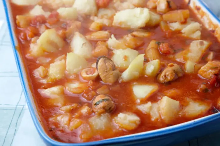 Συνταγή για μύδια κοκκινιστά με πατάτες