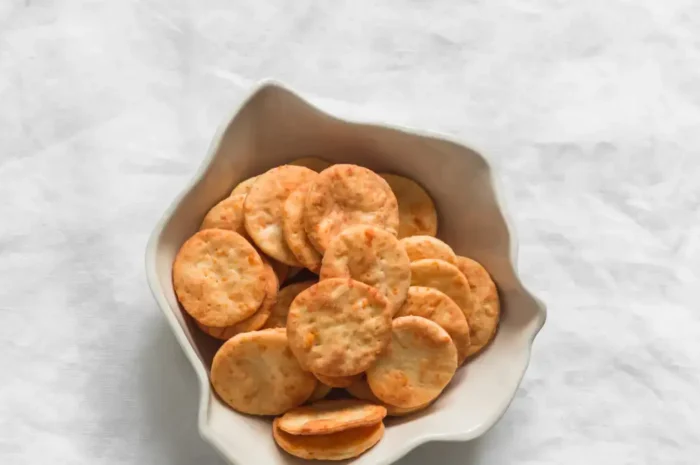 Συνταγή για αλμυρά κράκερς με παρμεζάνα και θυμάρι