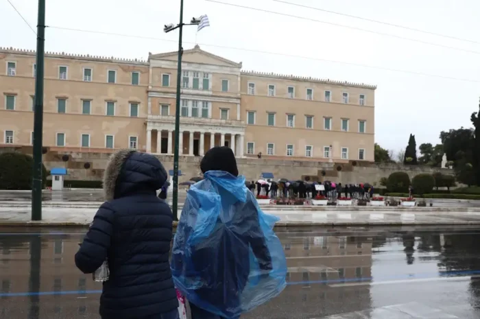 Καιρός σήμερα: Έντονες καταιγίδες και χαλαζοπτώσεις – Άνεμοι έως 8 μποφόρ και θερμοκρασία στους 19 βαθμούς