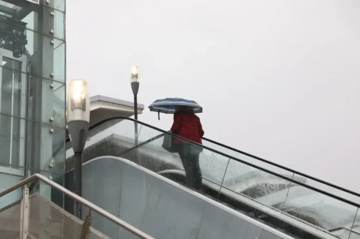 Καιρός σήμερα: Χιόνια στα ορεινά και πτώση της θερμοκρασίας – Βροχές και καταιγίδες σε όλη τη χώρα