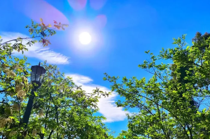 Καιρός σήμερα: Λιακάδα με λίγη συννεφιά – Πιθανότητα καταιγίδων στα δυτικά ορεινά